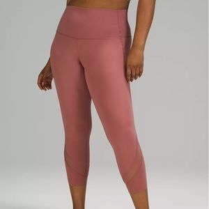 Wunder Under 23’ Crop - Black